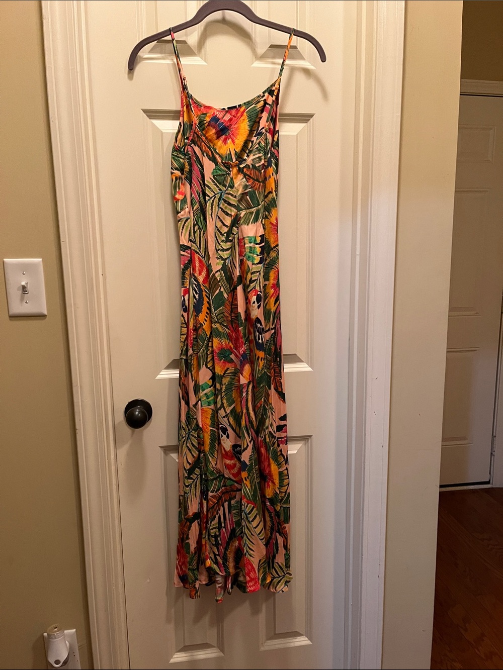 FARM Rio Peach Tropical Parrot Print Spaghetti-Strap Maxi Dress - Picture 7 of 7